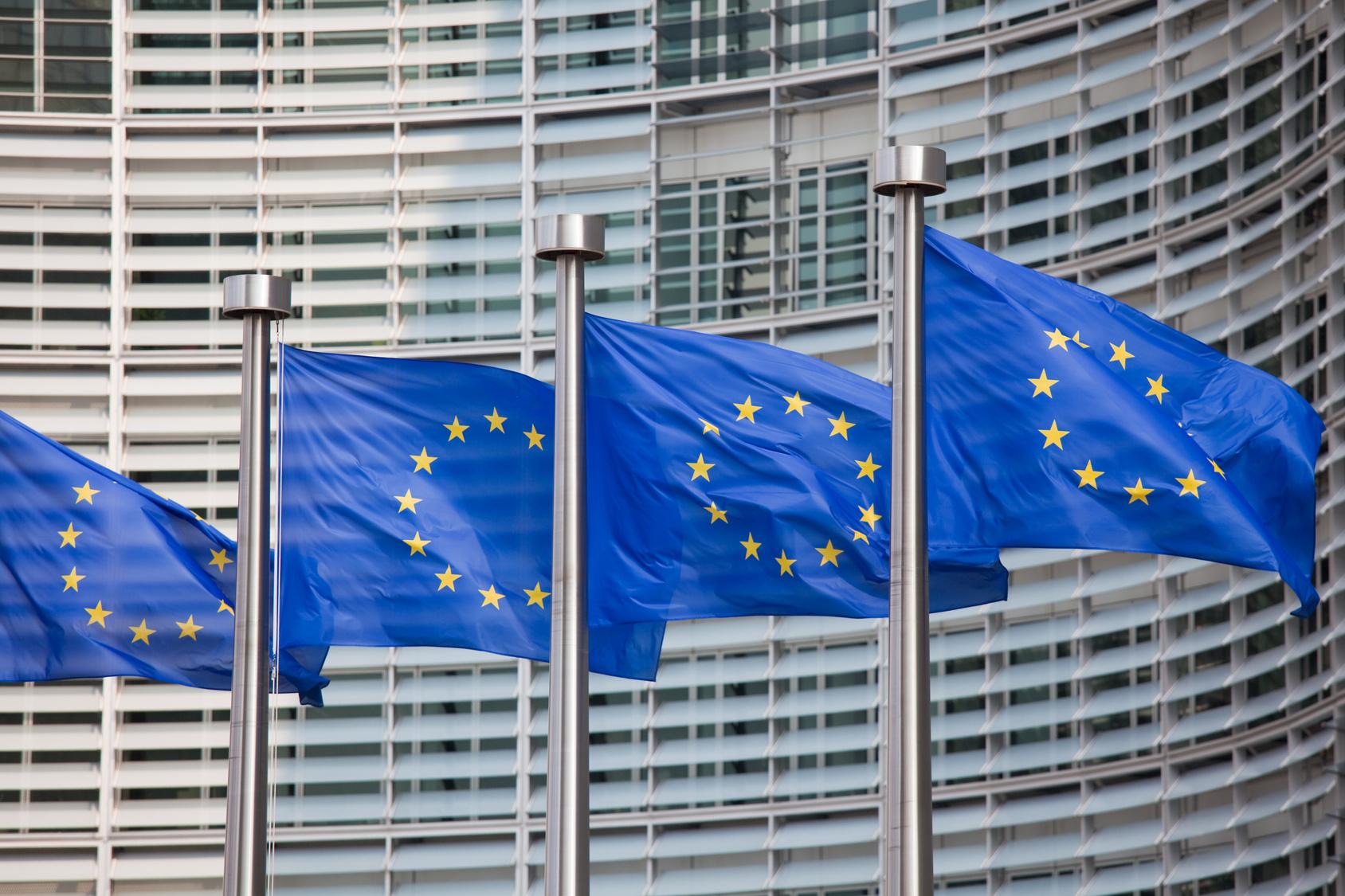 Banderas de la Unión Europea que ha aprobado el Nuevo Reglamento Europeo de Protección de Datos